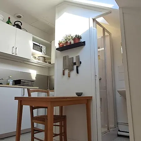 Of 20 M2 Near The Catacombes De Paris
