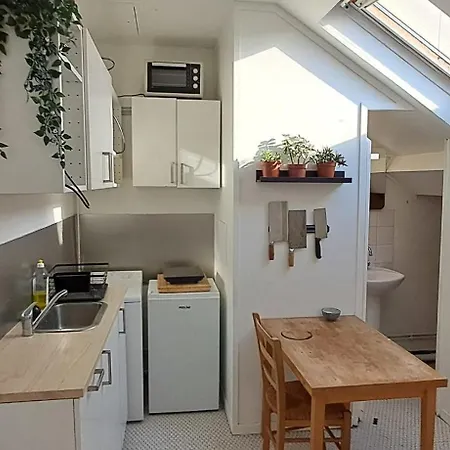Of 20 M2 Near The Catacombes De Paris